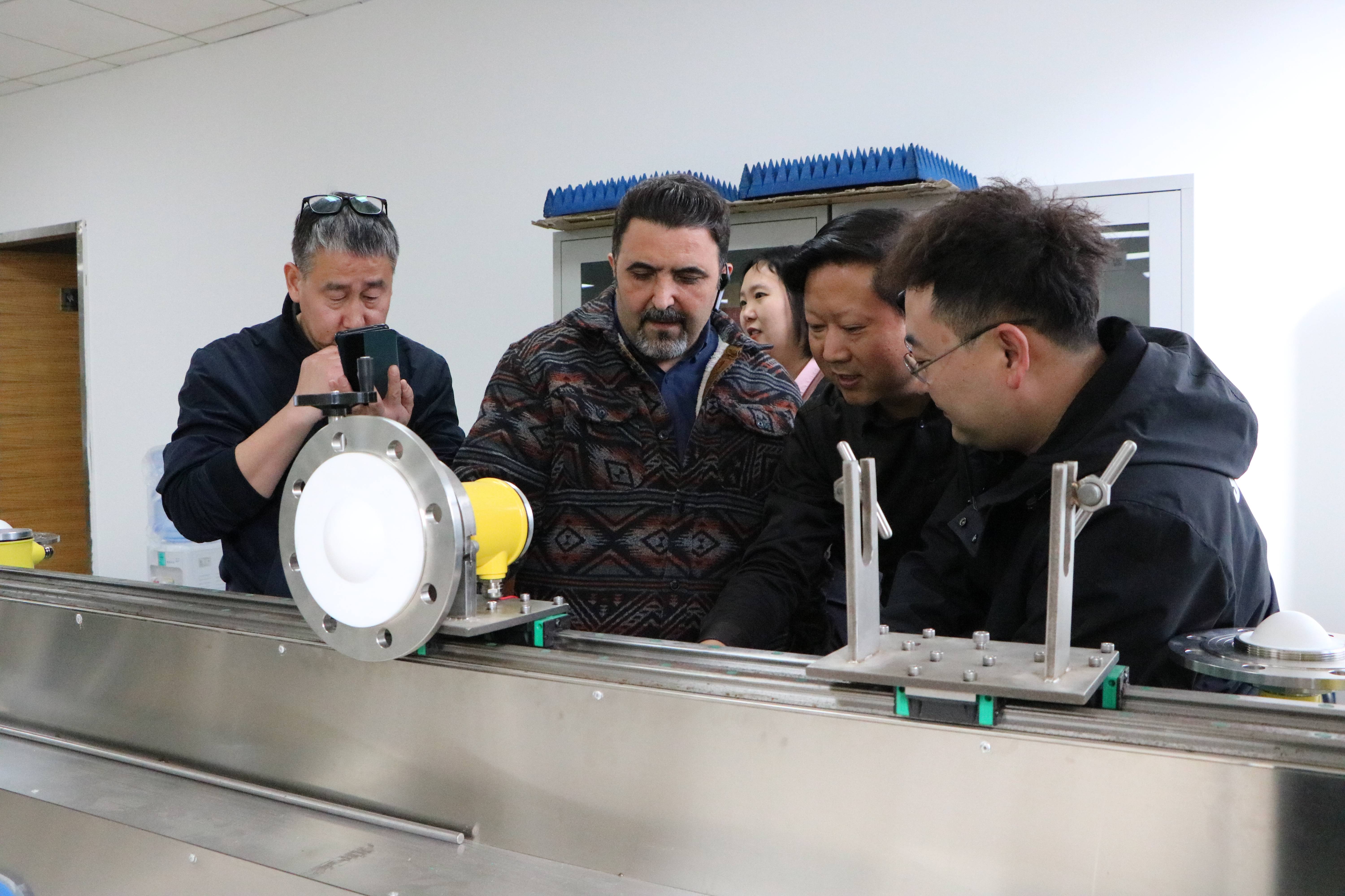伊朗客戶到訪精誠瑞博,深入探討80G調(diào)頻雷達(dá)物位計(jì)及其他產(chǎn)品合作 伊朗客戶到訪精誠瑞博,深入探討80G調(diào)頻雷達(dá)物位計(jì)及其他產(chǎn)品合作